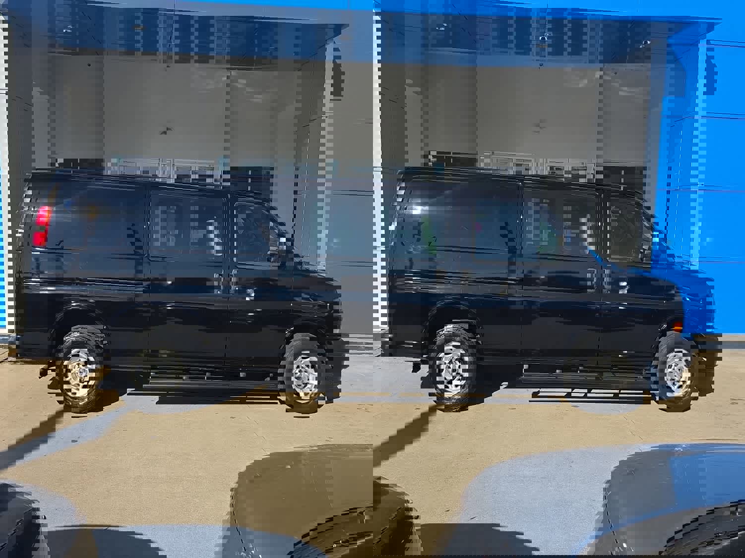 Used 2020 Chevrolet Express 3500 LS image 1