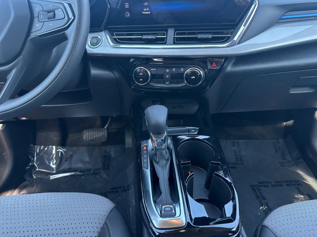 Certified 2025 Chevrolet Trax LT FWD image 10