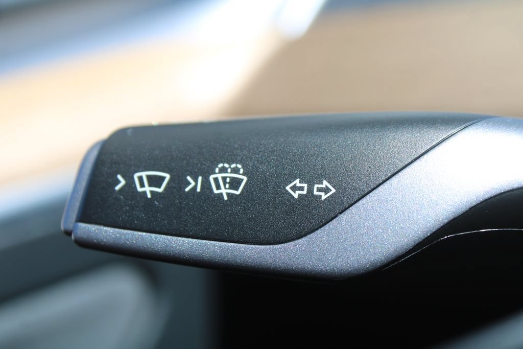 Used 2023 Tesla Model Y Long Range AWD/4WD image 27