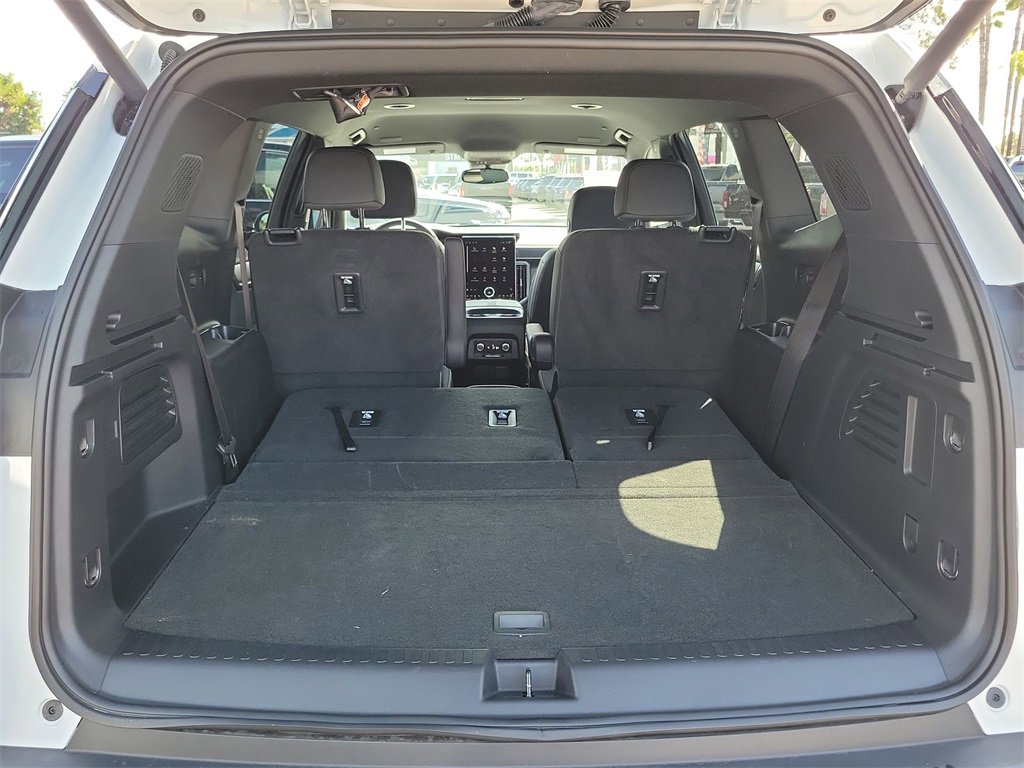 Used 2025 GMC Acadia AT4 image 25