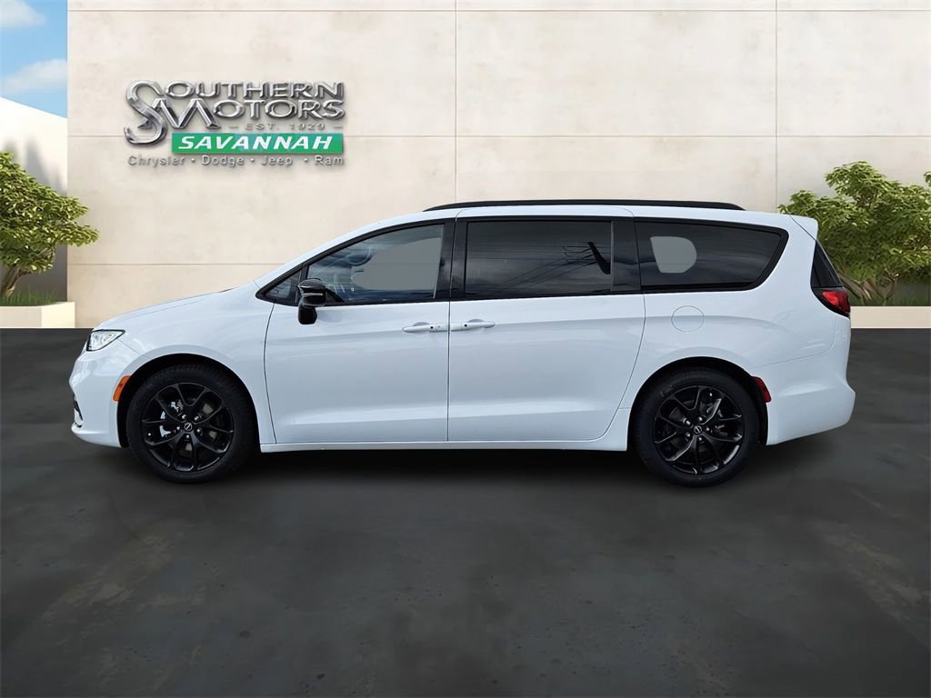 New 2026 Chrysler Pacifica Select w/ S Appearance Package FWD image 2