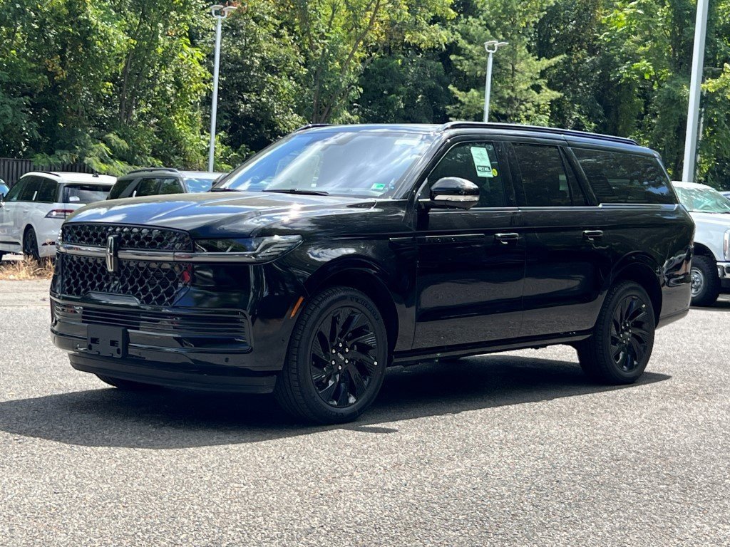 New 2025 Lincoln Navigator L Reserve w/ Jet Appearance Package image 2