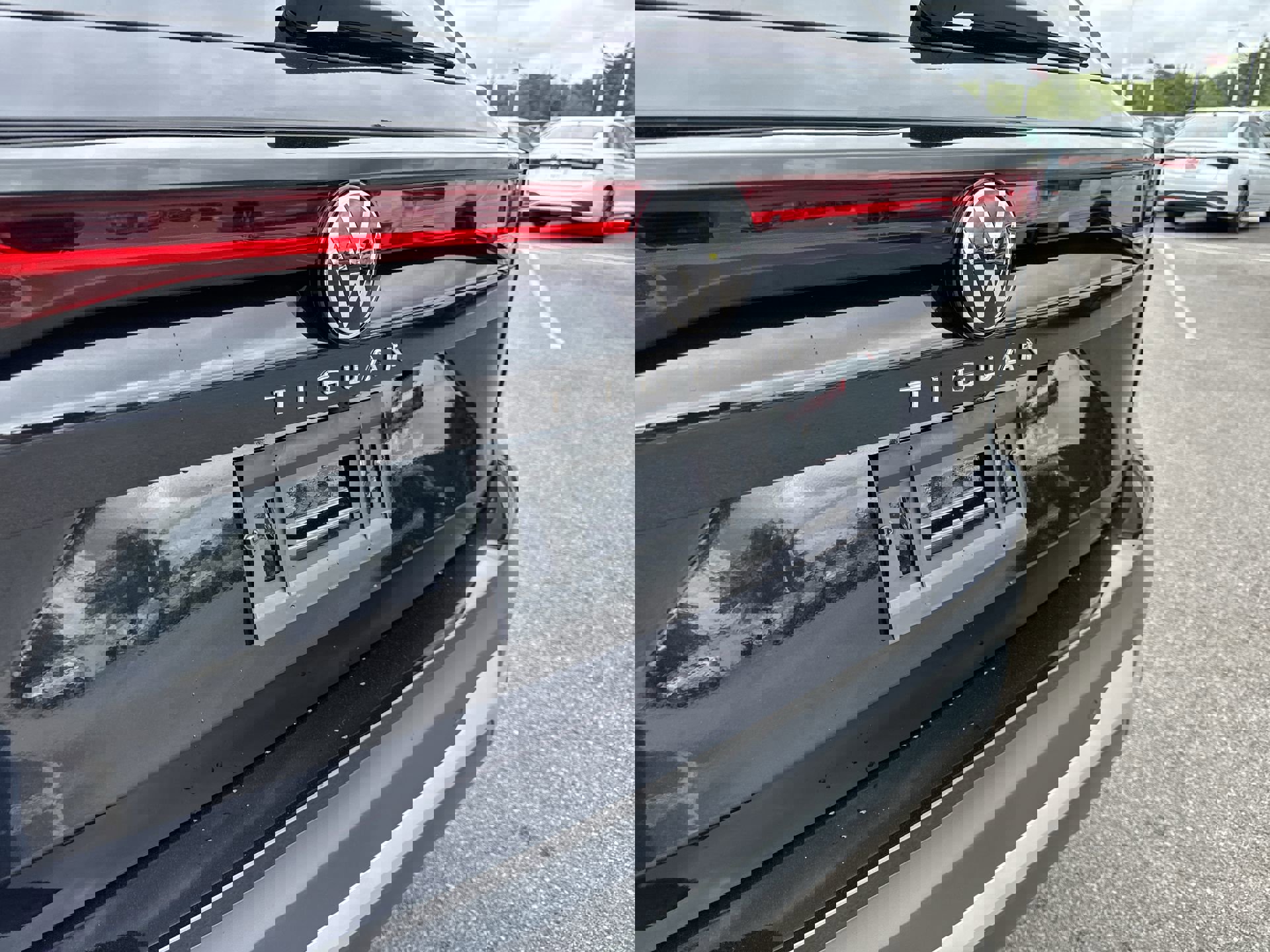 Used 2025 Volkswagen Tiguan SE image 29