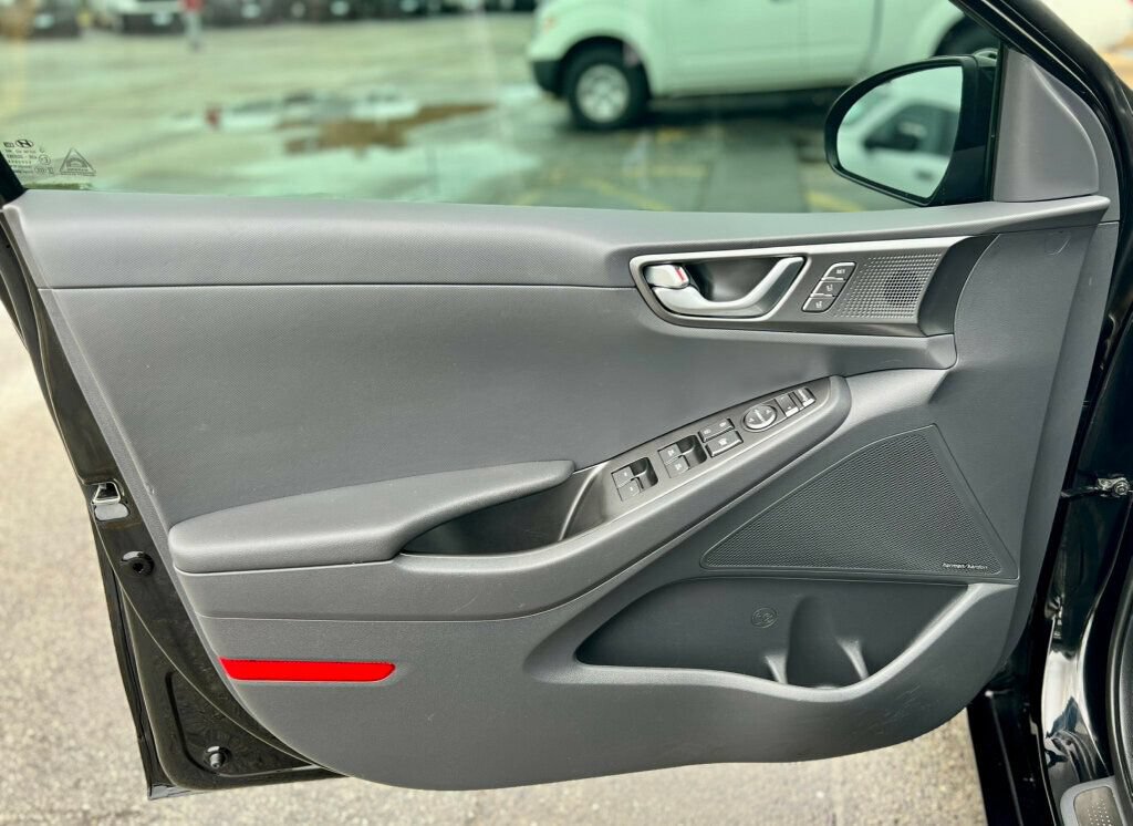 Used 2021 Hyundai Ioniq Limited FWD image 11