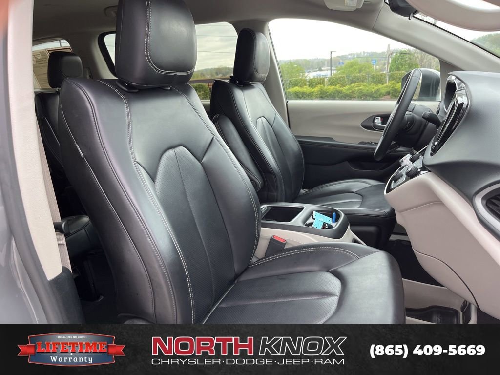 Used 2023 Chrysler Pacifica Touring-L image 25