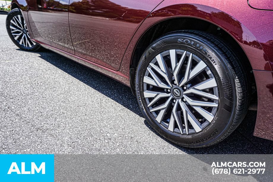 Used 2025 Nissan Altima 2.5 SV FWD image 15