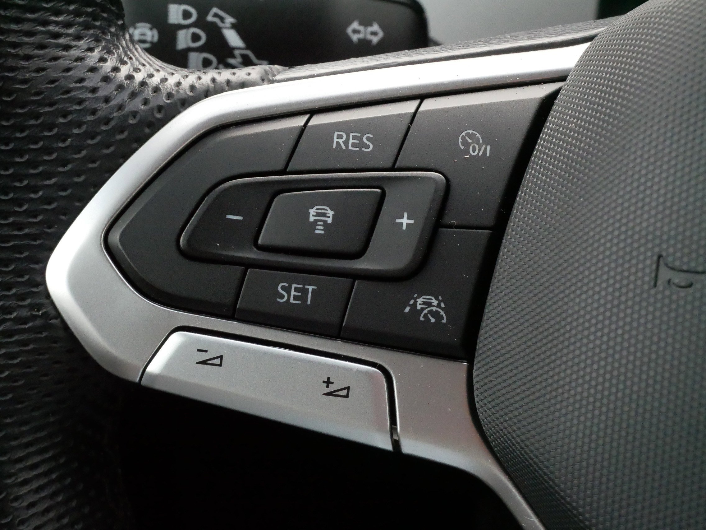Certified 2023 Volkswagen Atlas SEL R-Line AWD/4WD image 26