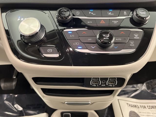 Used 2024 Chrysler Pacifica Touring-L FWD image 27