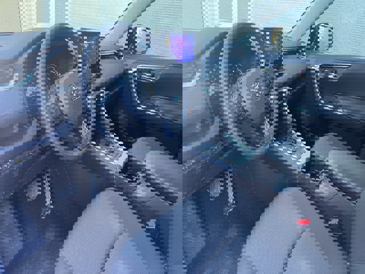 Used 2025 Toyota RAV4 XLE image 9