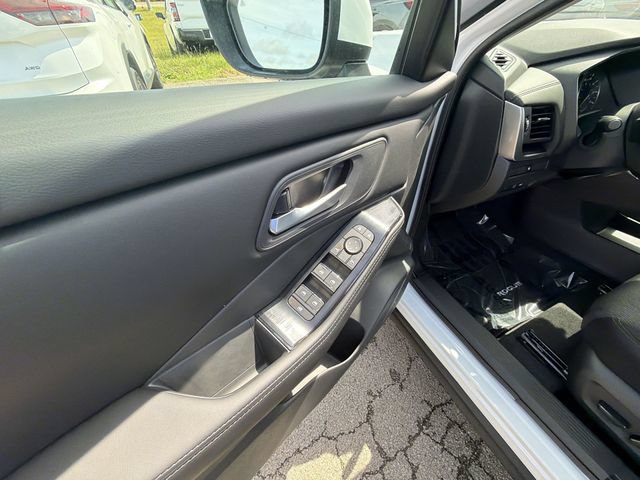 New 2026 Nissan Rogue SV w/ Cold Weather Package AWD/4WD image 13