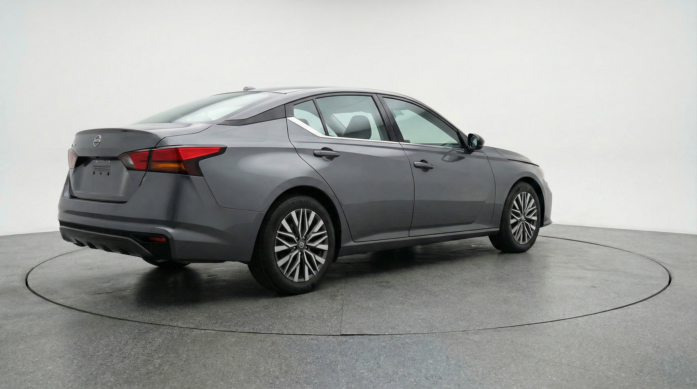 Used 2025 Nissan Altima 2.5 SV image 9