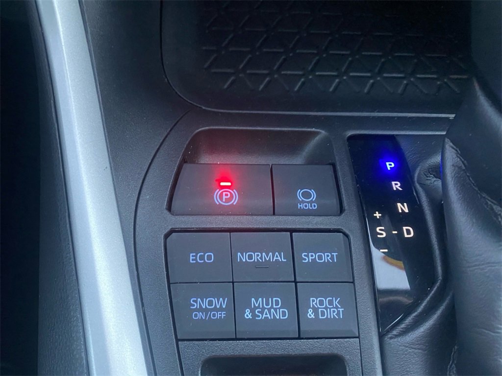 Used 2019 Toyota RAV4 LE image 24