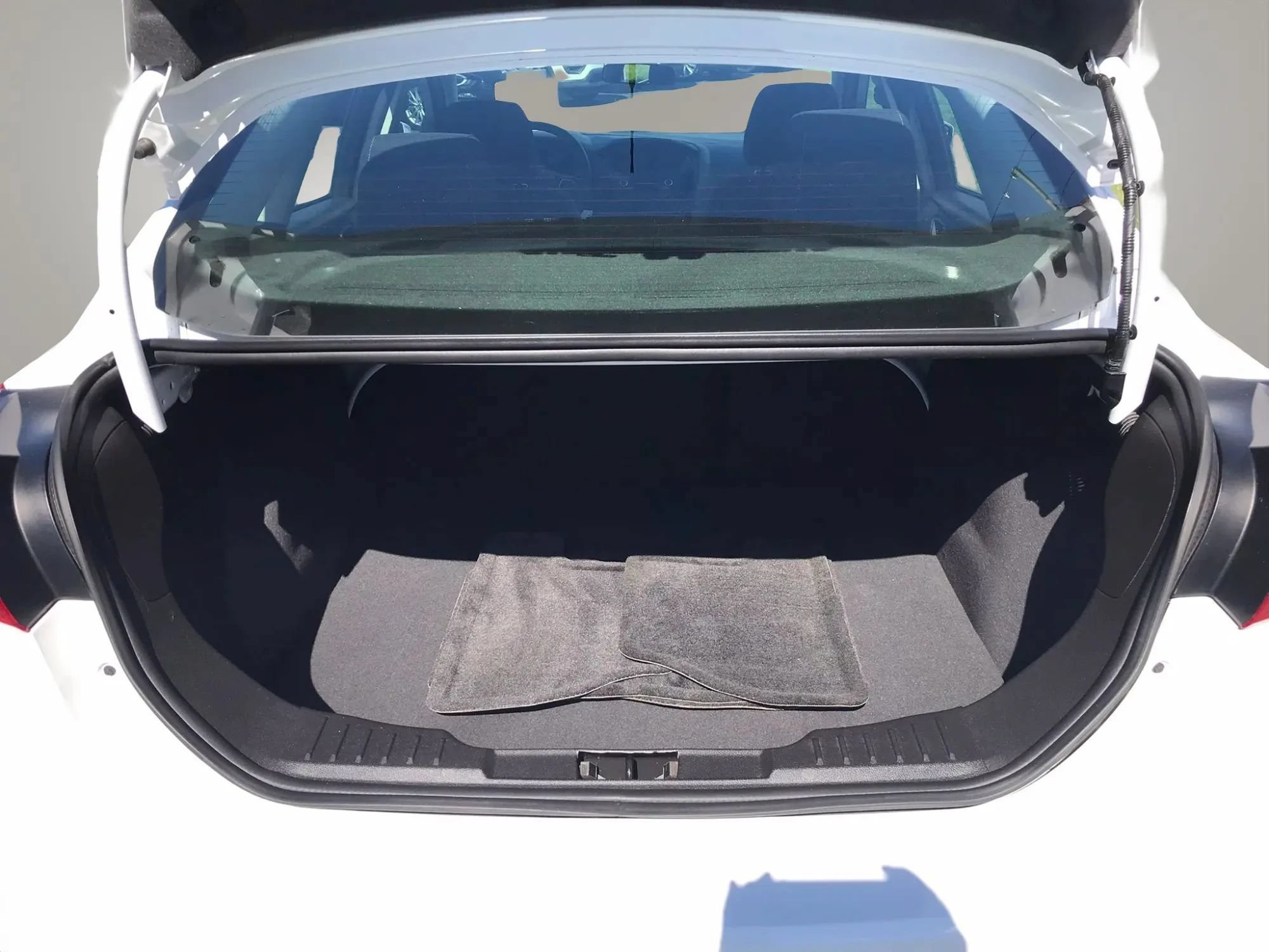 Used 2018 Ford Focus SE w/ SE Appearance Package FWD image 33