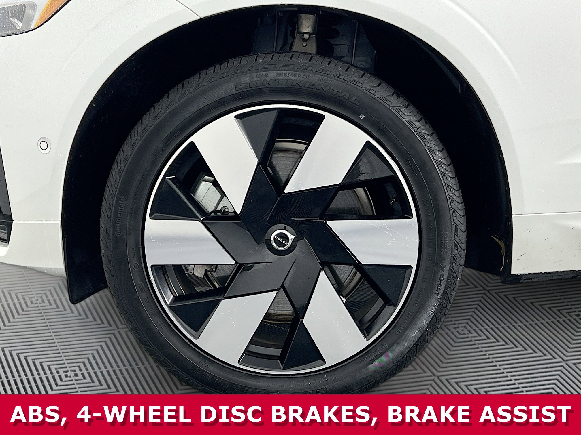 Used 2025 Volvo XC60 T8 Plus w/ Protection Package Premier image 35