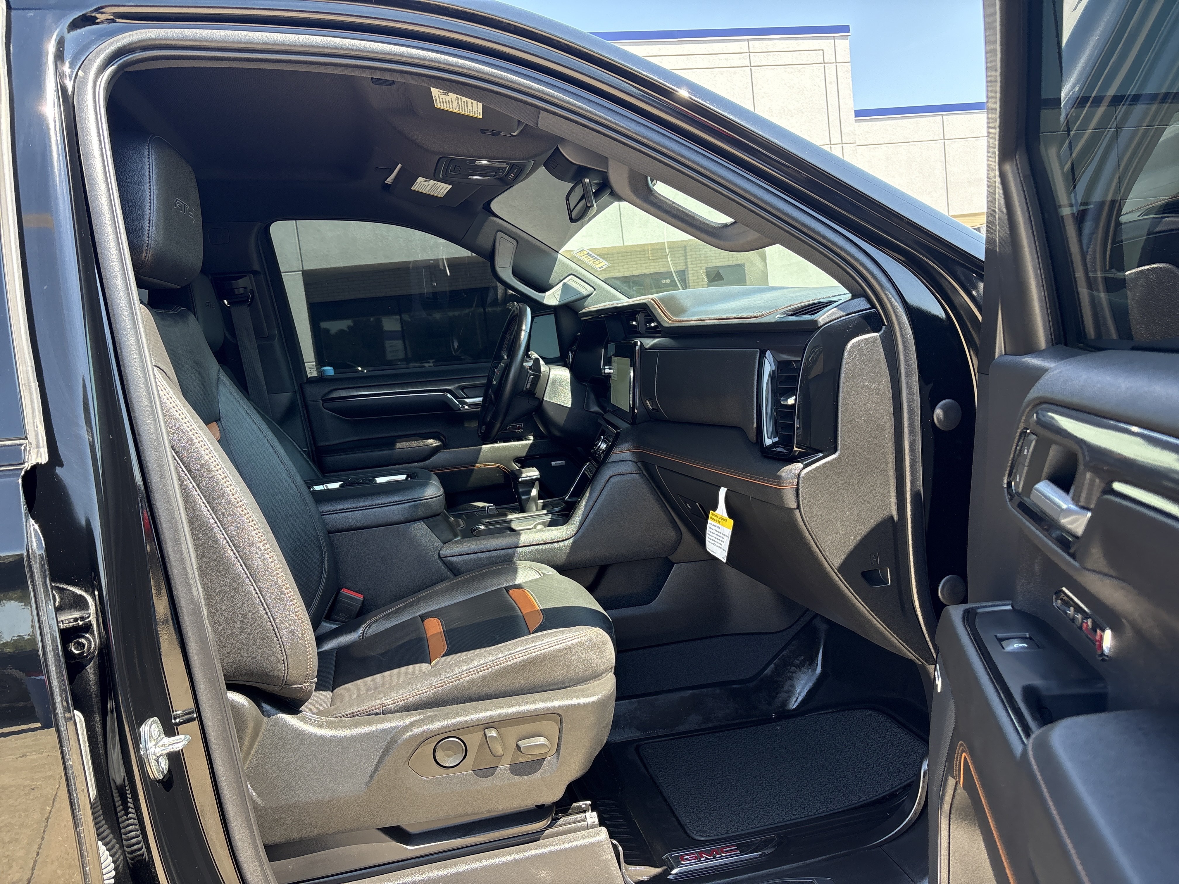 Used 2022 GMC Sierra 1500 AT4 w/ AT4 Premium Package AWD/4WD image 10
