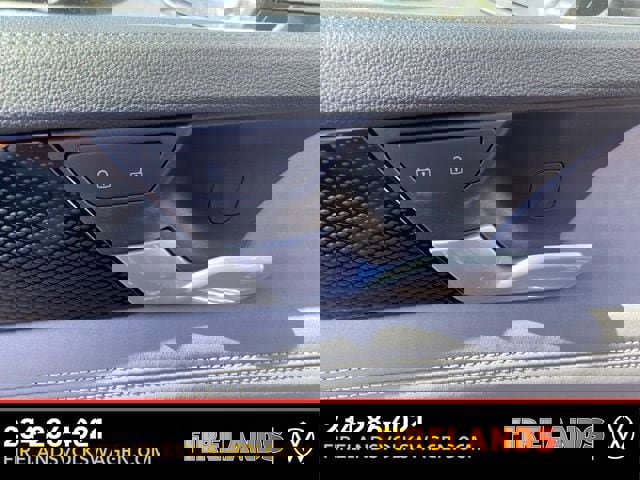 New 2025 Volkswagen Tiguan SE image 23