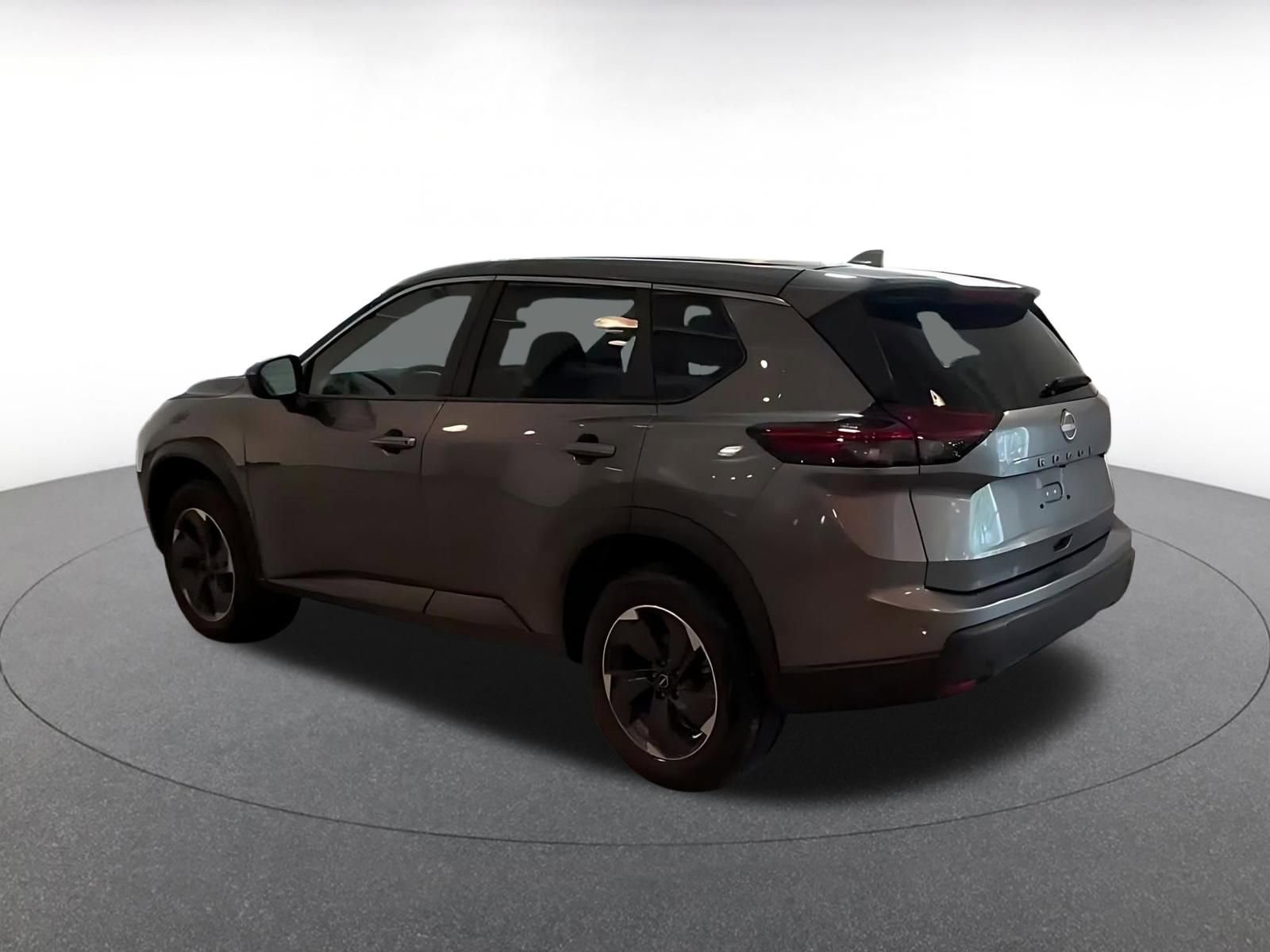 Used 2025 Nissan Rogue SV FWD image 10