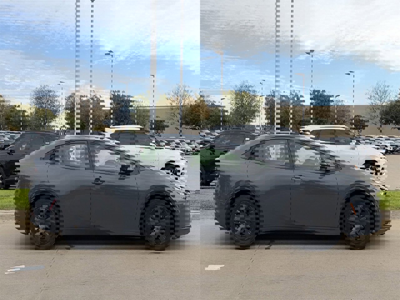 Used 2024 Toyota Prius LE image 3