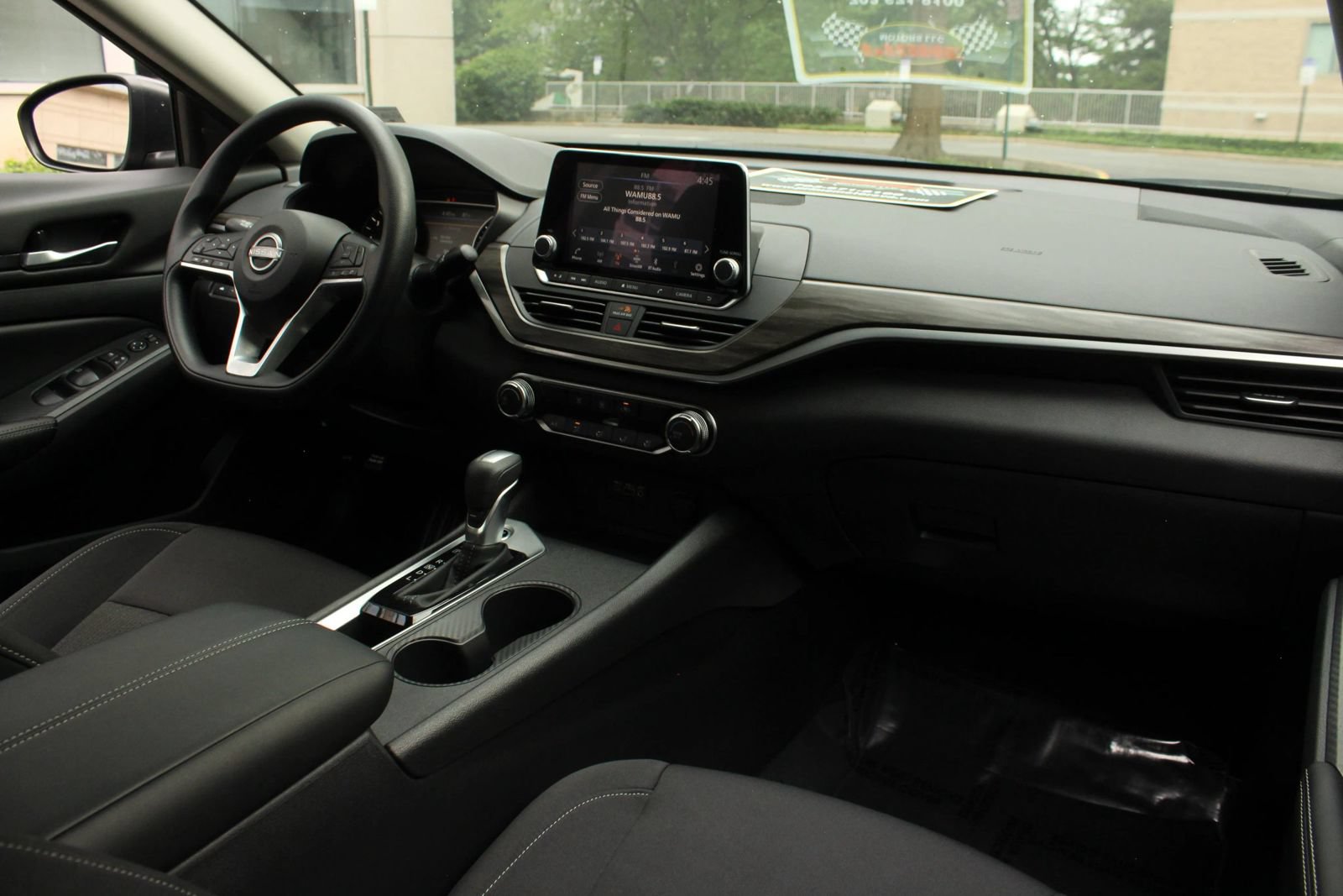 Used 2025 Nissan Altima 2.5 SV FWD image 24