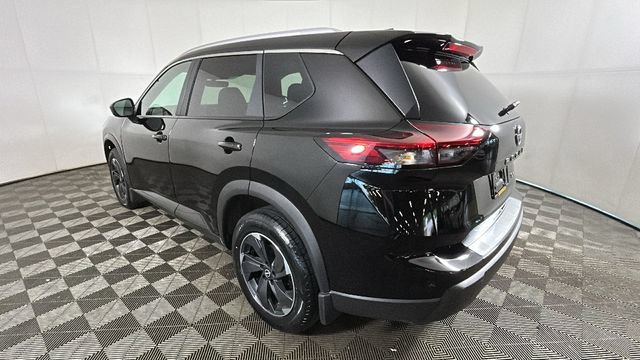 Used 2024 Nissan Rogue SV w/ SV Premium Package AWD/4WD image 4