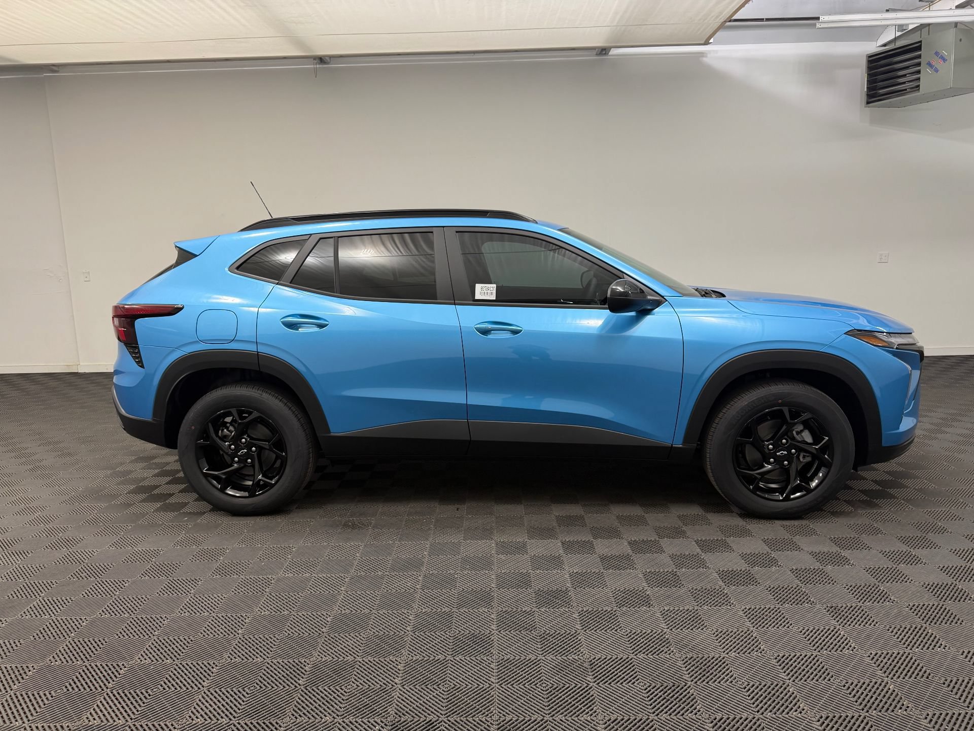 New 2026 Chevrolet Trax LT w/ Midnight Edition FWD image 8