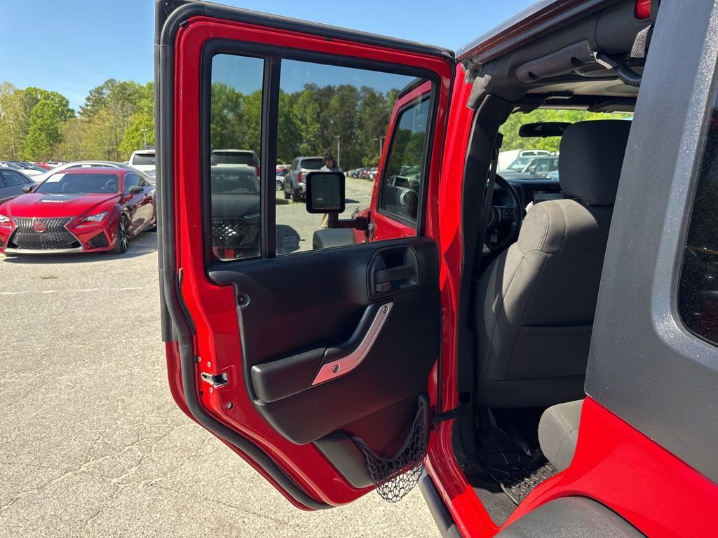 Used 2012 Jeep Wrangler Unlimited Rubicon w/ Connectivity Group AWD/4WD image 22
