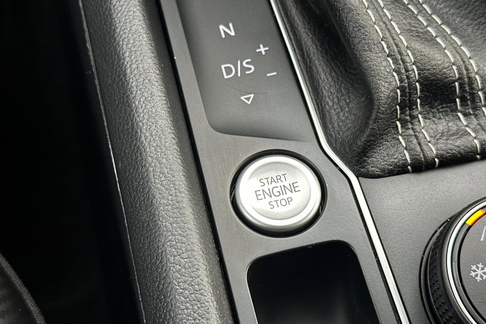 Certified 2022 Volkswagen Atlas Cross Sport SE image 23