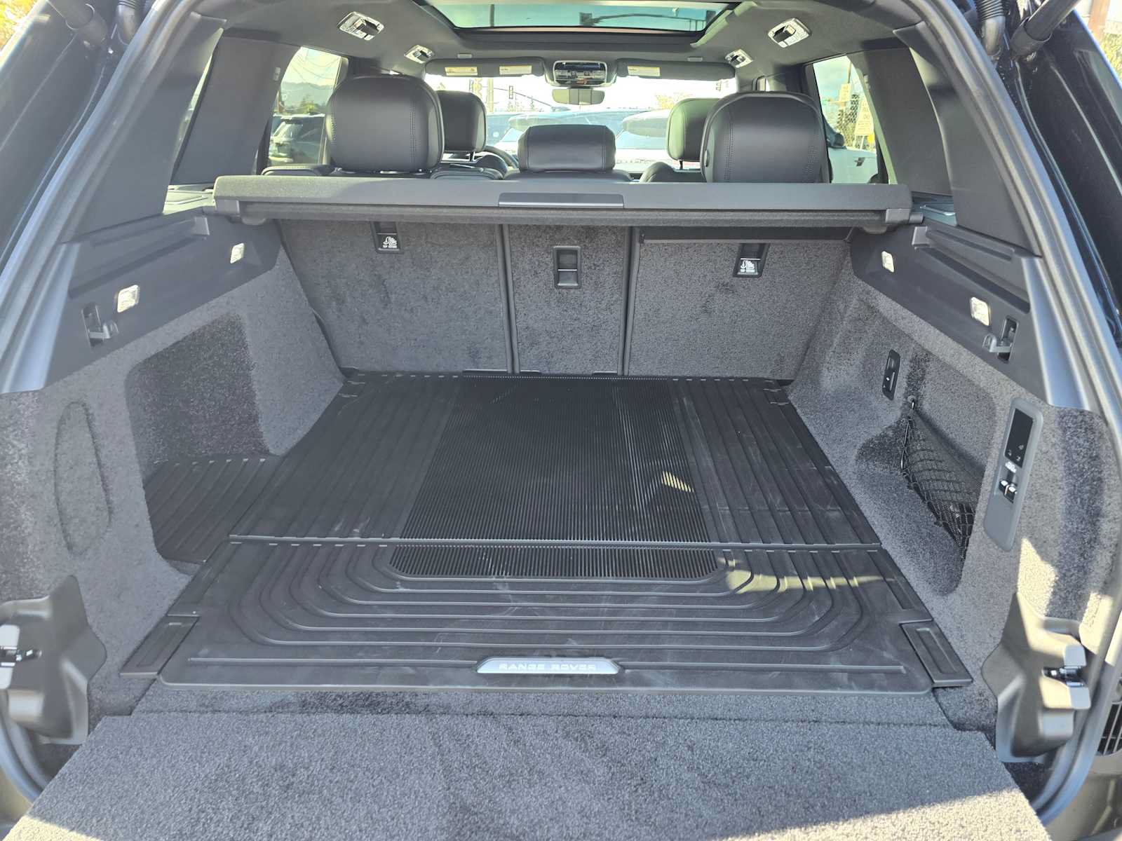New 2025 Land Rover Range Rover SE AWD/4WD image 17