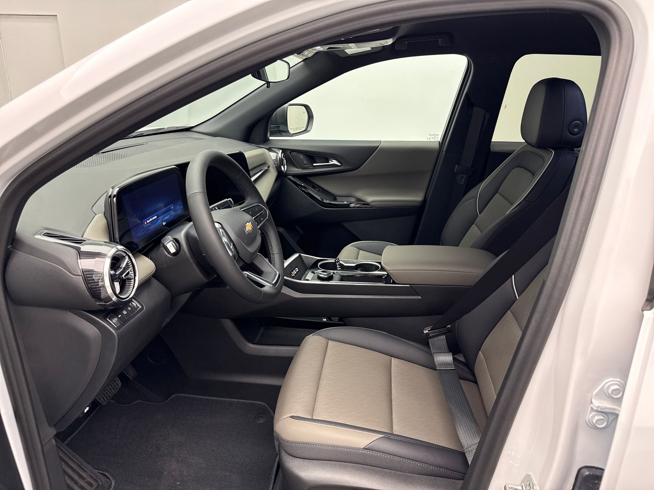 New 2026 Chevrolet Equinox LT w/ Convenience Package II image 5