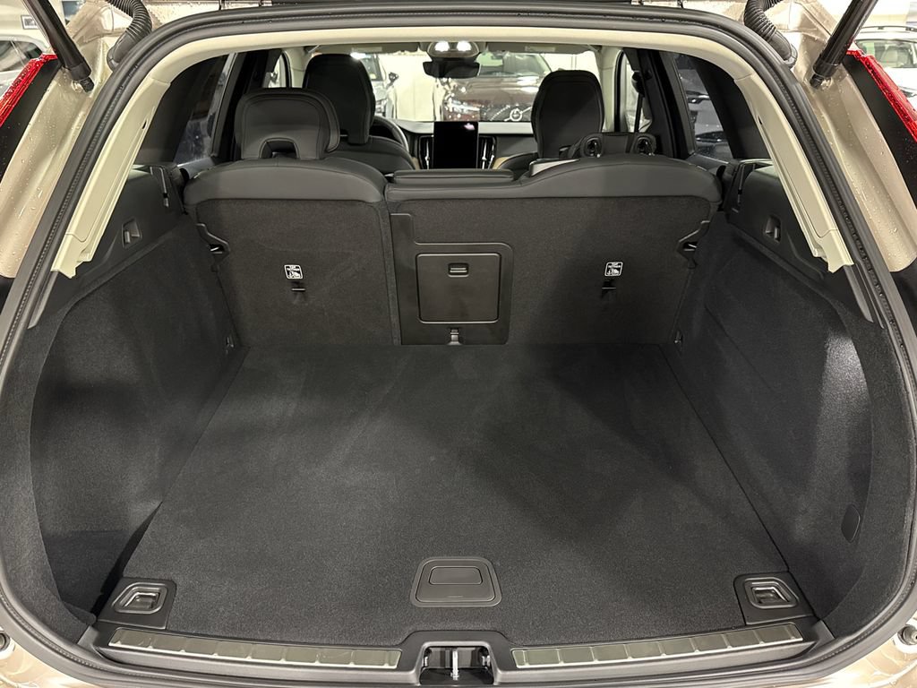 Used 2026 Volvo XC60 B5 Plus w/ Climate Package AWD/4WD image 25