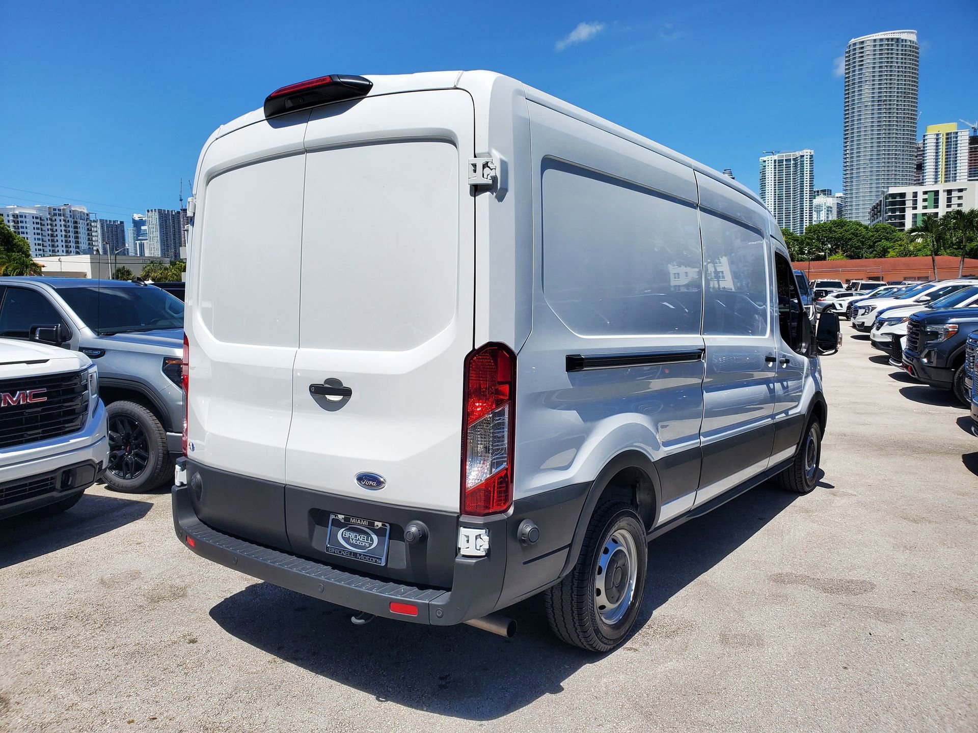 Used 2024 Ford Transit 250 148 Medium Roof RWD image 3