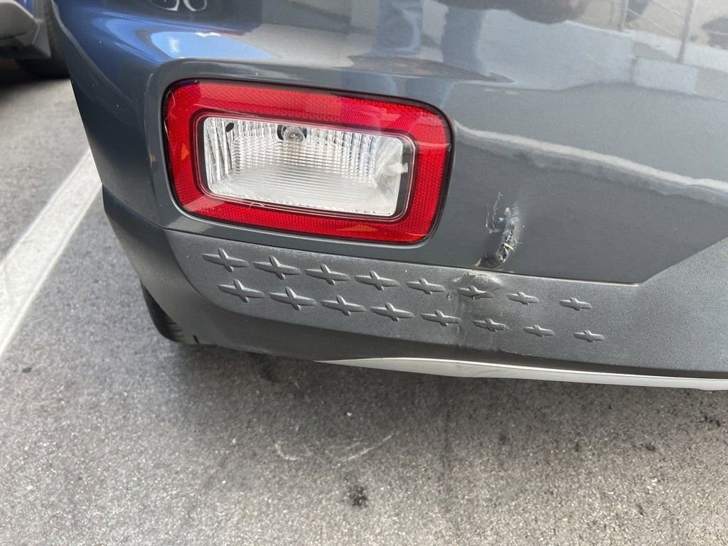 Used 2023 Hyundai Venue SE image 4