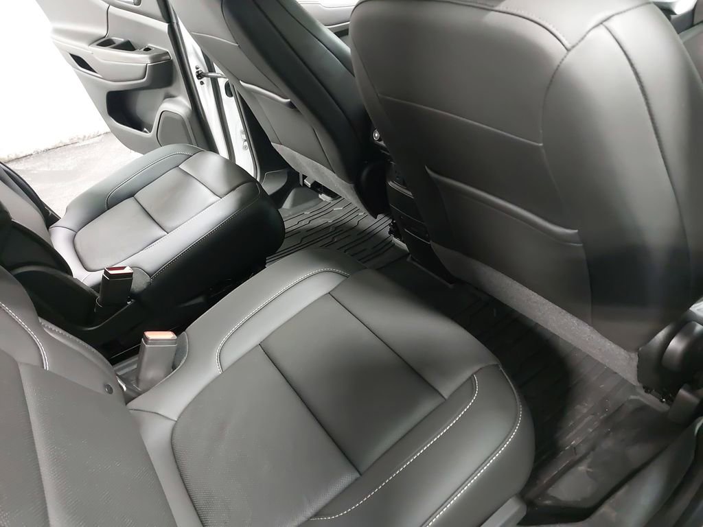 Used 2023 GMC Acadia SLT w/ Trailering Package image 11