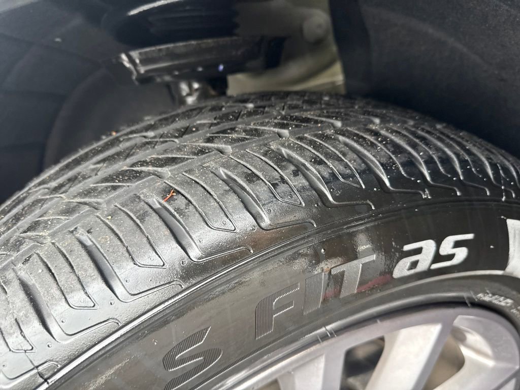 Used 2024 GMC Terrain SLT image 30