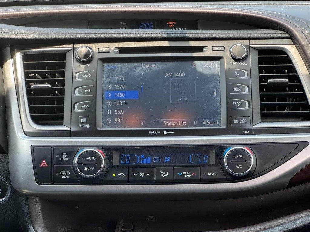 Used 2015 Toyota Highlander Limited AWD/4WD image 22