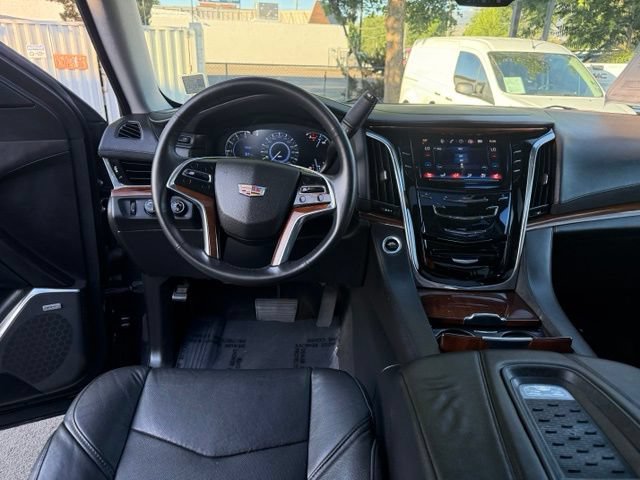 Used 2016 Cadillac Escalade Luxury AWD/4WD image 32