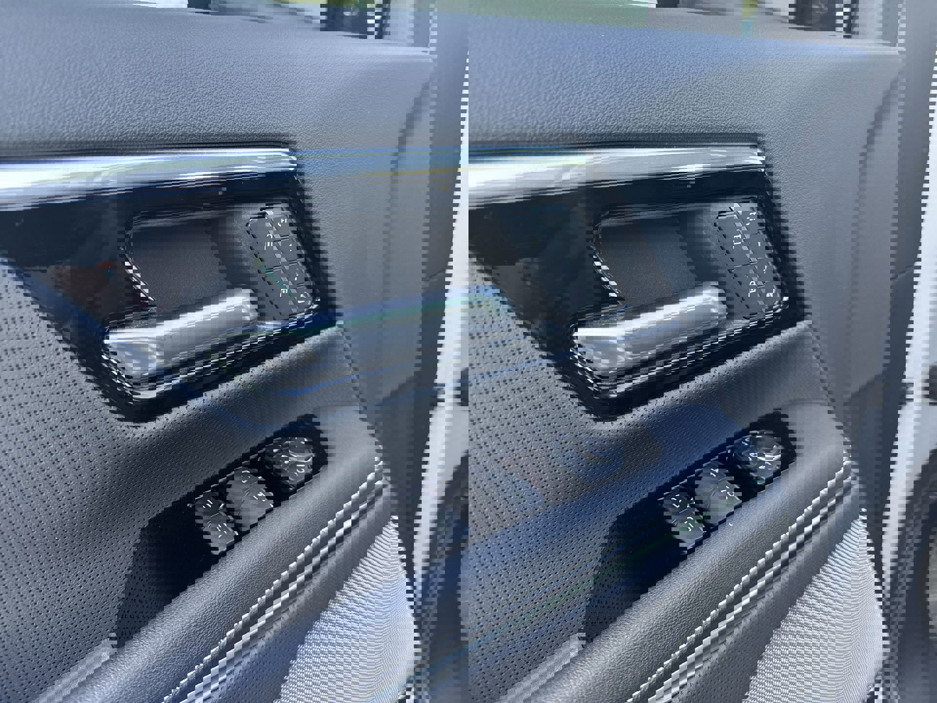 Used 2024 GMC Sierra EV Denali image 24