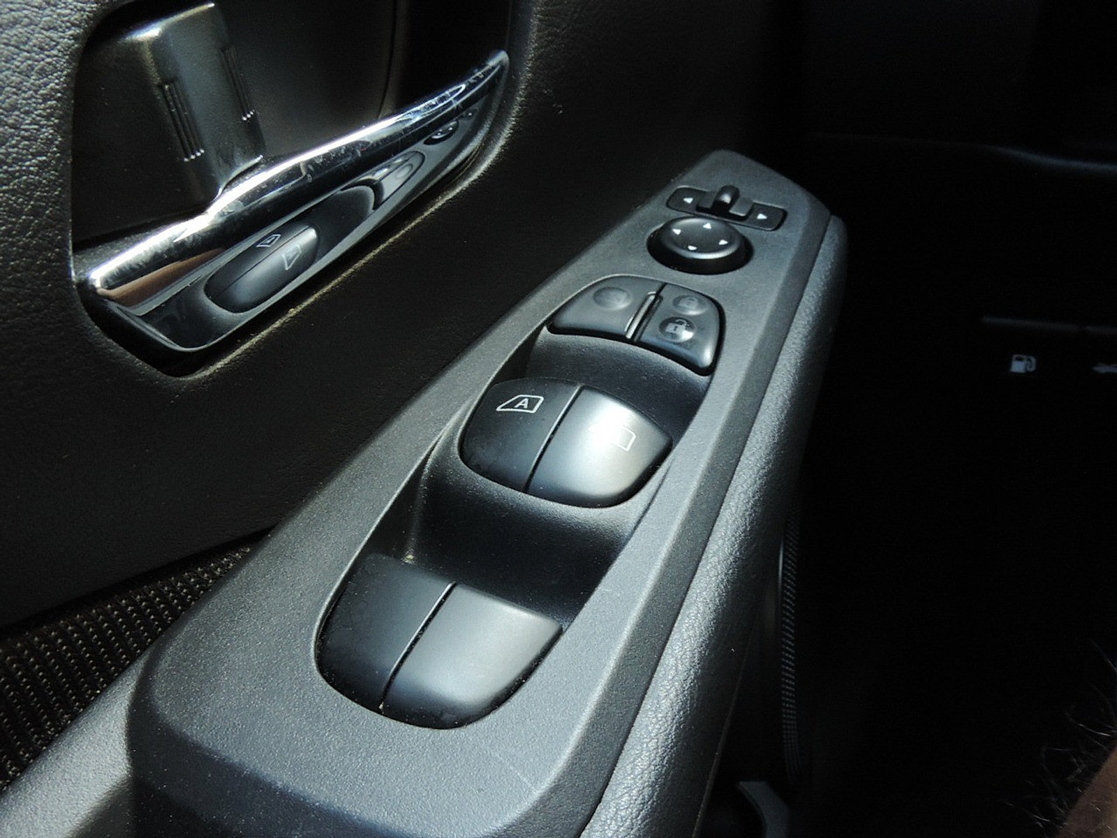 Used 2023 Nissan Kicks SV FWD image 22