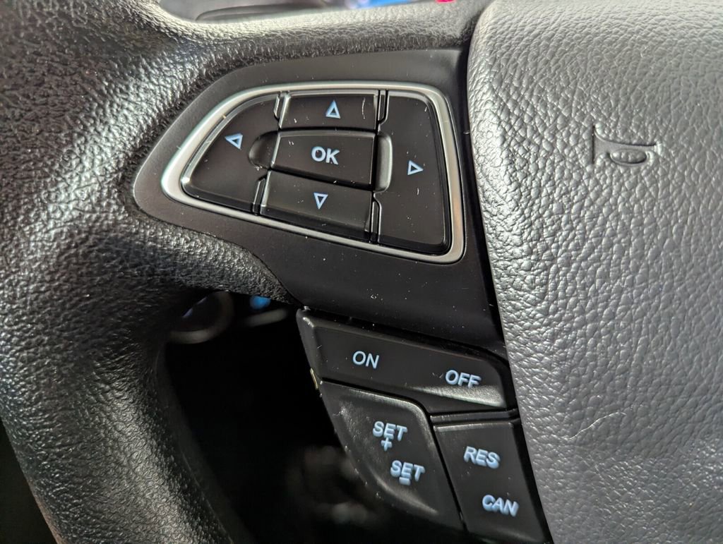 Used 2017 Ford Focus SE image 16