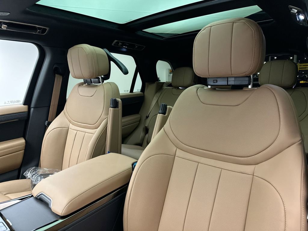 New 2025 Land Rover Range Rover Sport SE image 9
