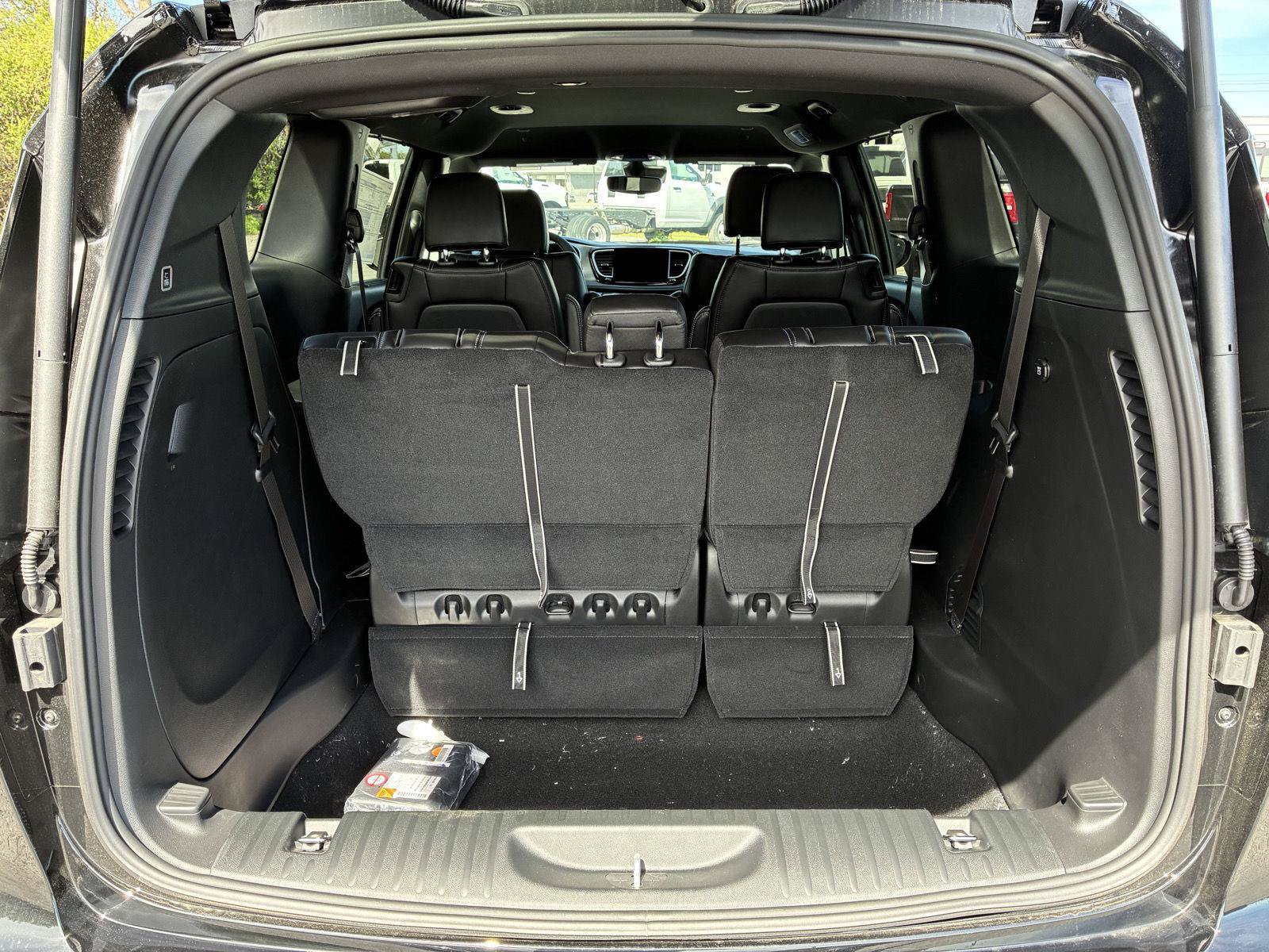 New 2027 Chrysler Pacifica Select AWD/4WD image 14