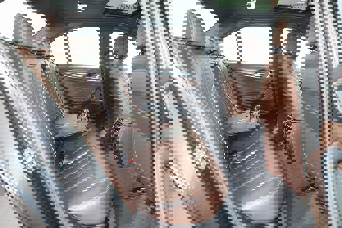 Used 2023 BMW M550i xDrive image 15