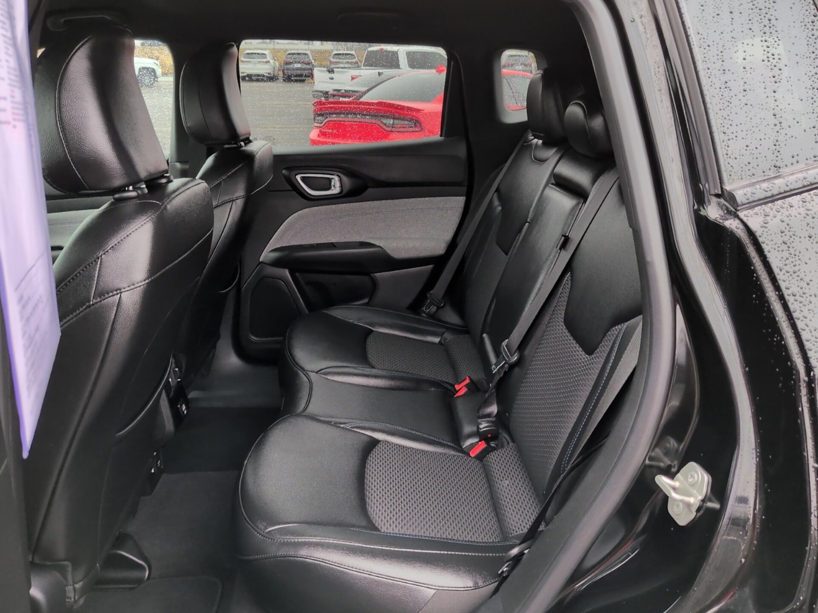 Used 2024 Jeep Compass Latitude image 11