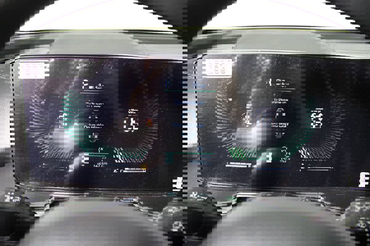 Used 2024 Kia Sorento LX image 12