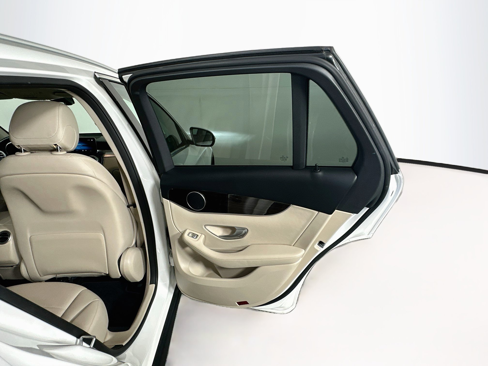 Used 2021 Mercedes-Benz GLC 300 4MATIC w/ Premium Package image 30