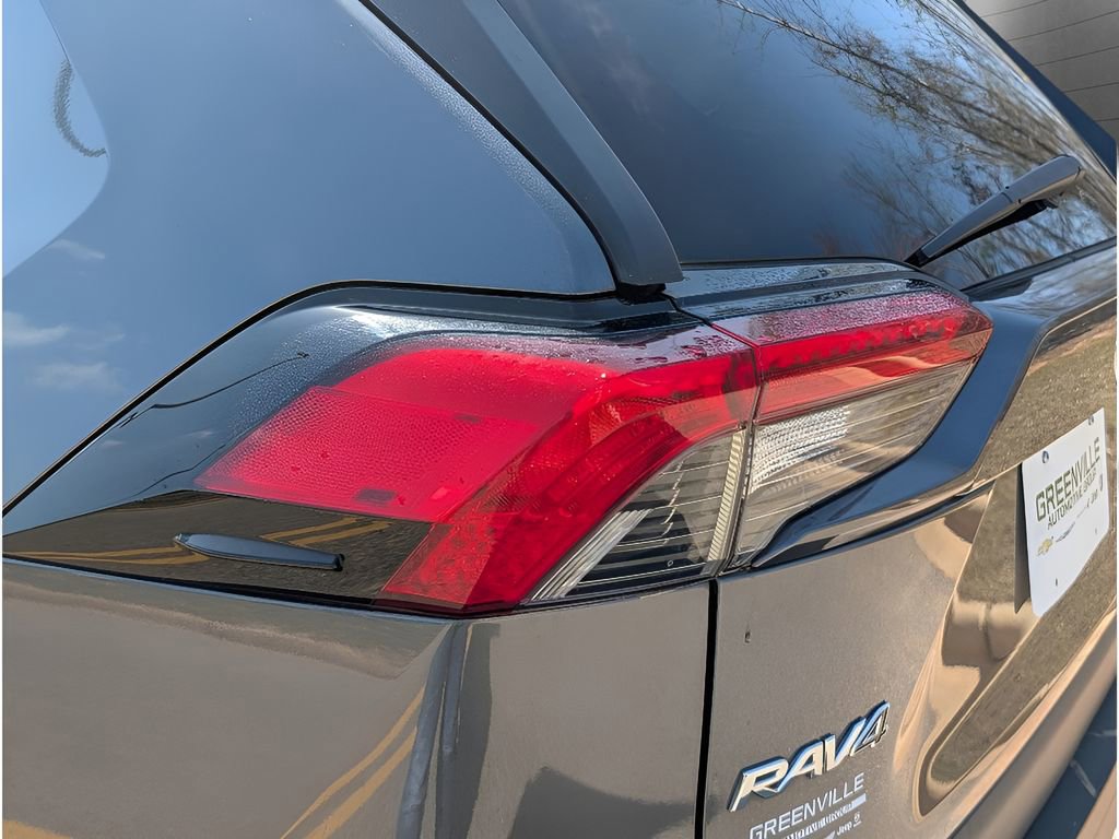 Used 2020 Toyota RAV4 XLE FWD image 4