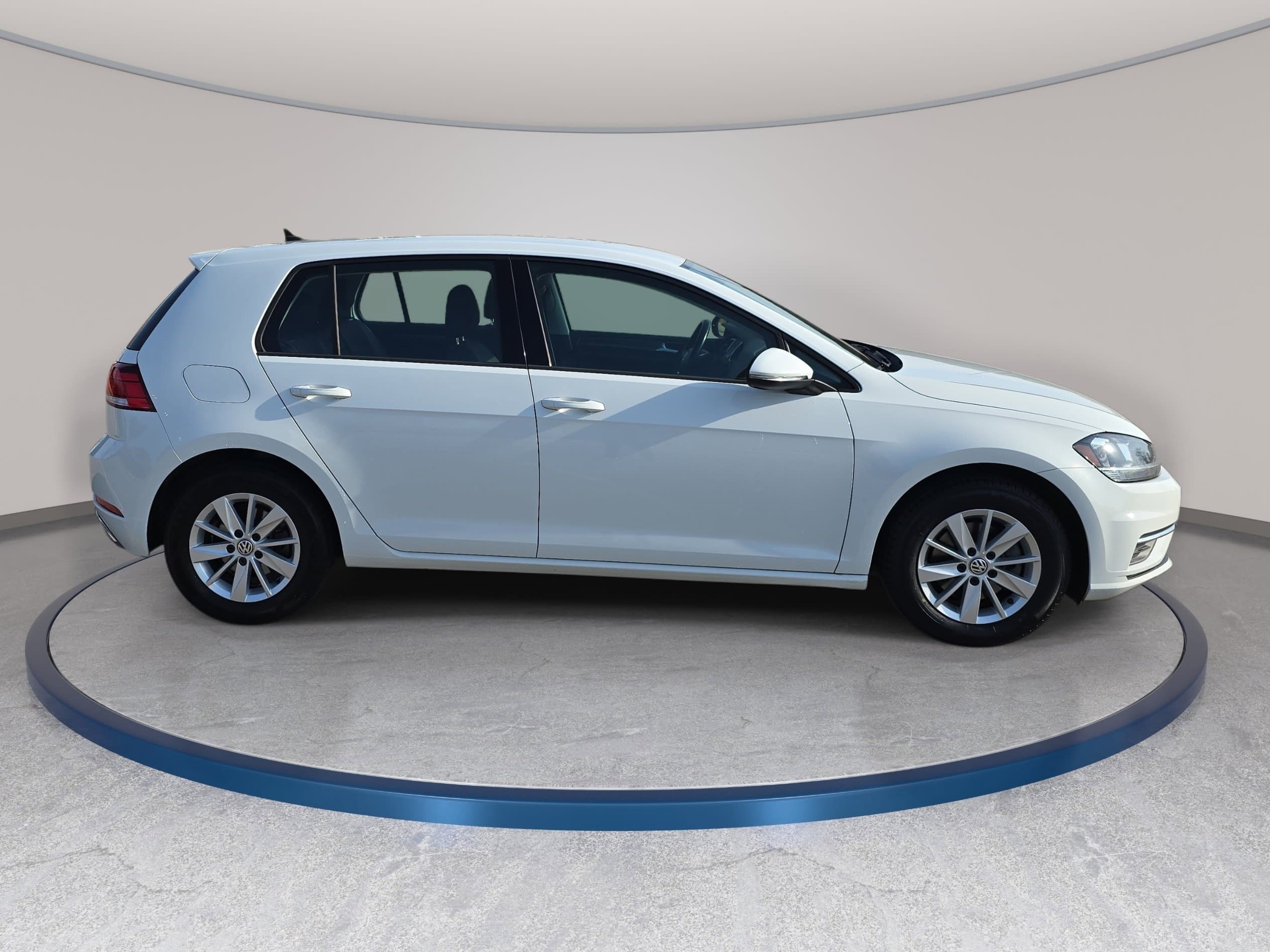 Used 2018 Volkswagen Golf S image 4