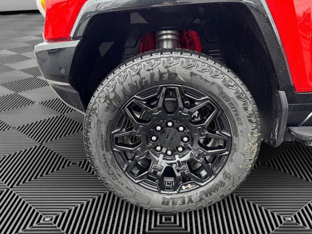 New 2025 GMC Hummer EV 2X w/ LPO, Dark Essentials Package image 9