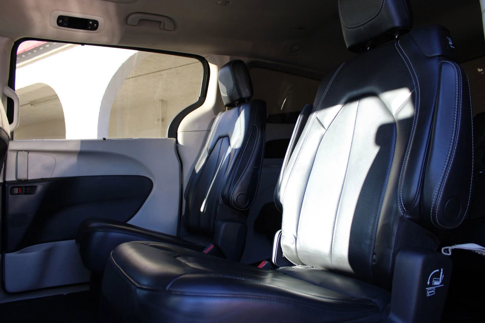 Used 2020 Chrysler Voyager Lxi image 8