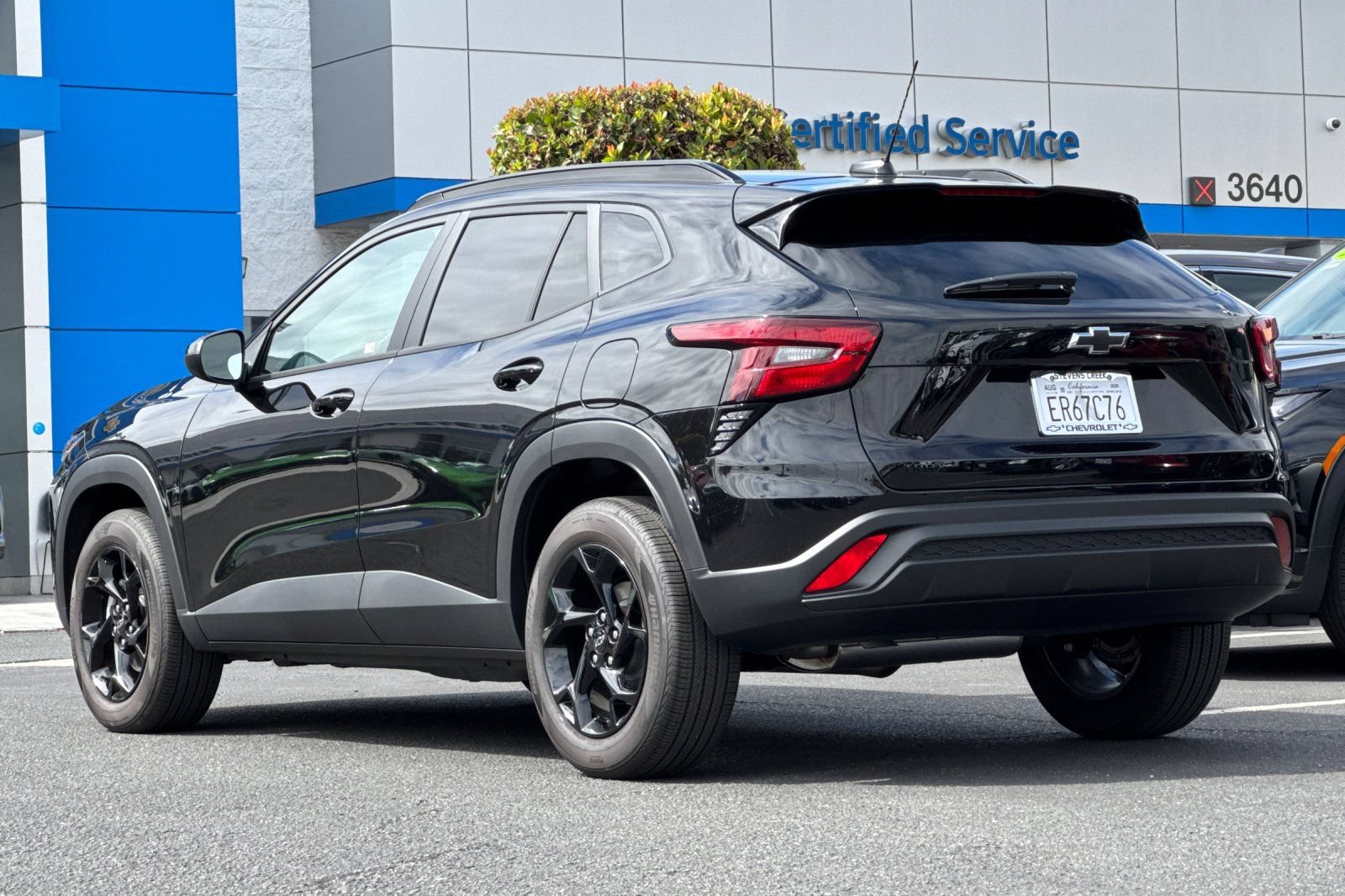 Used 2026 Chevrolet Trax LT w/ Midnight Edition FWD image 7
